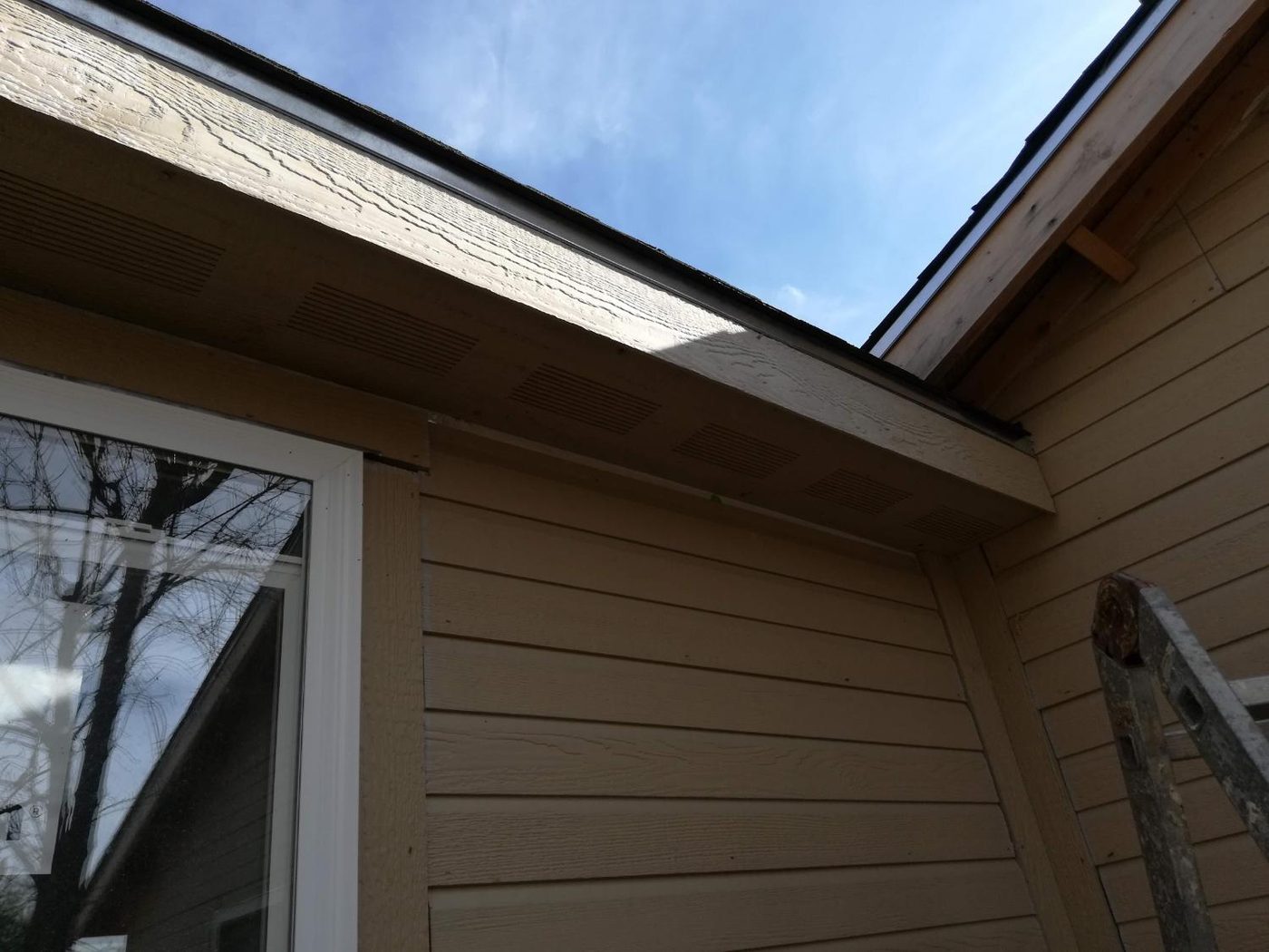 New vented soffit and fascia